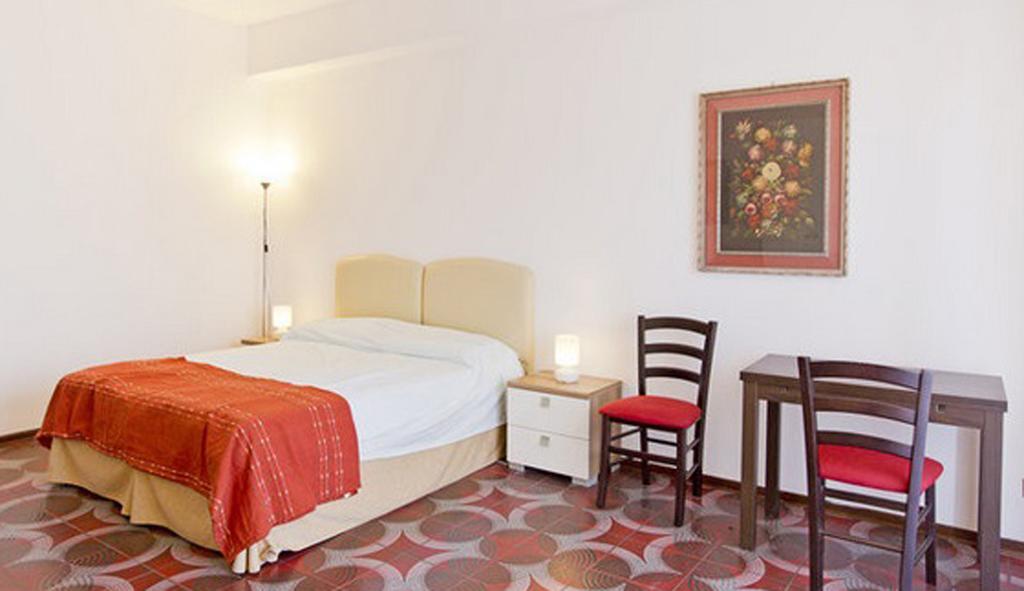 Residenza Paola Hotell Palermo Rum bild